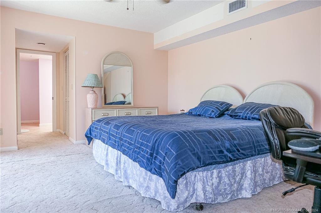 5925 SE Windsong Lane