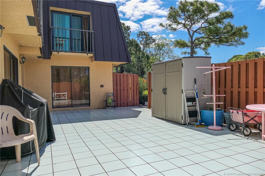 5925 SE Windsong Lane