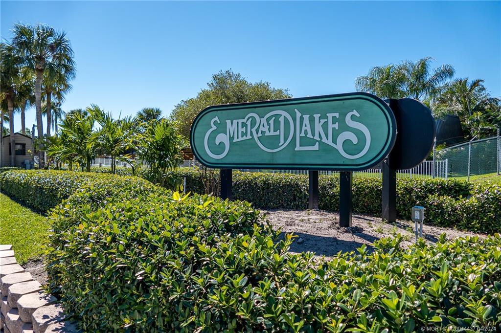 5925 SE Windsong Lane