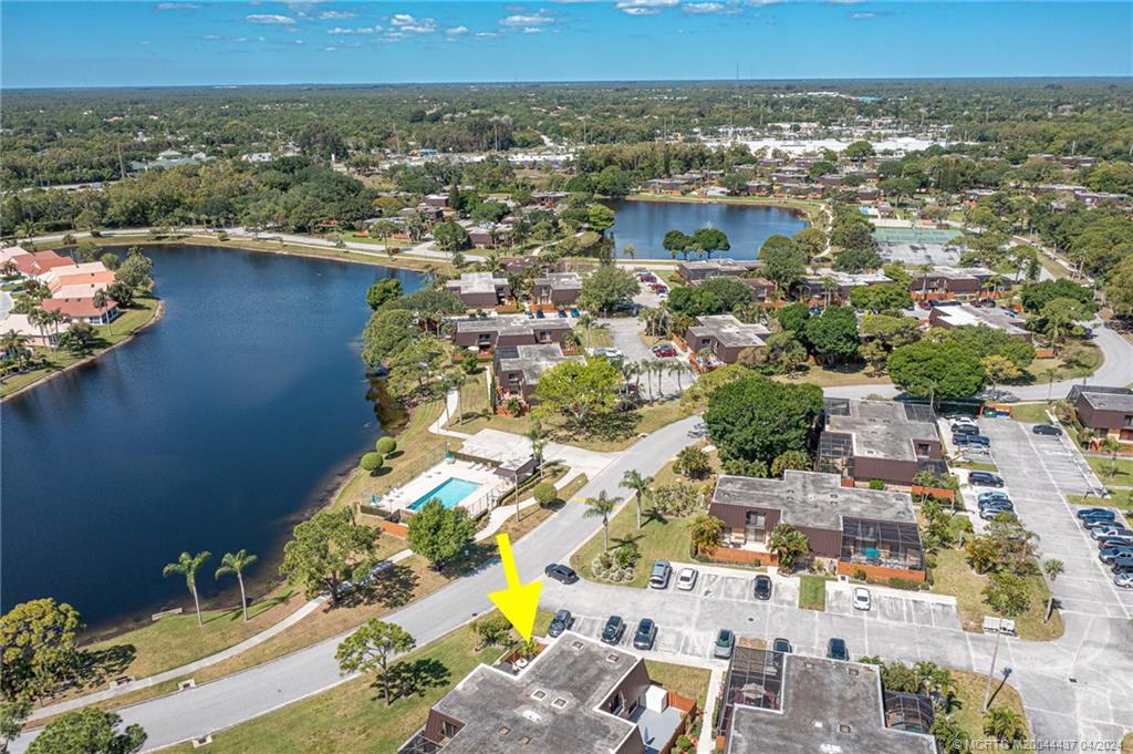 5925 SE Windsong Lane