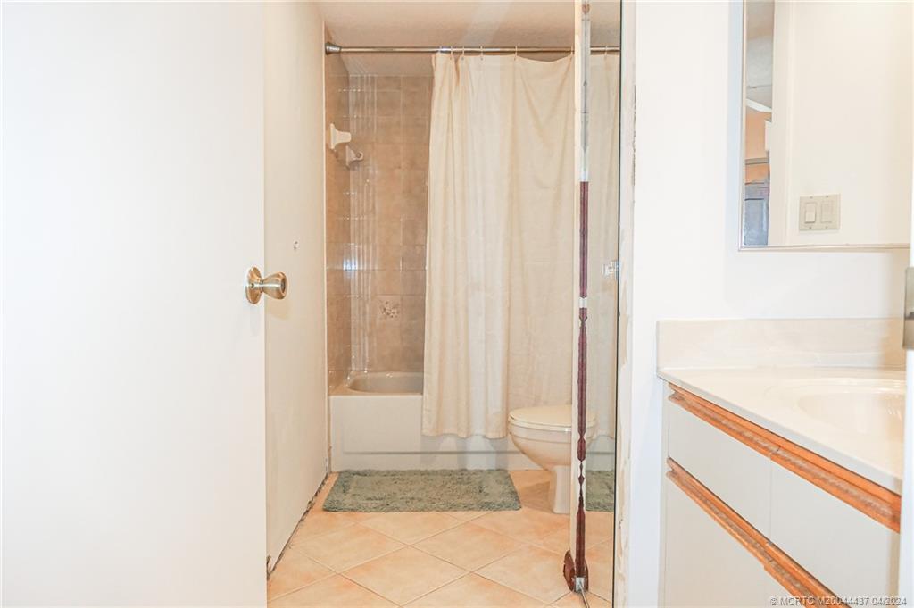 5925 SE Windsong Lane