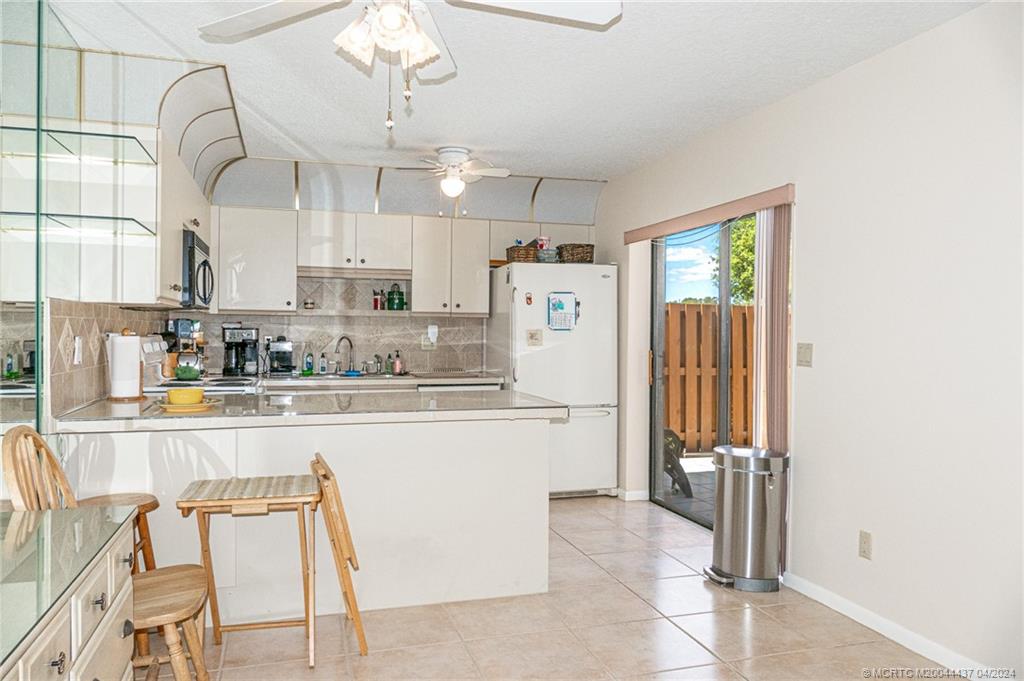 5925 SE Windsong Lane