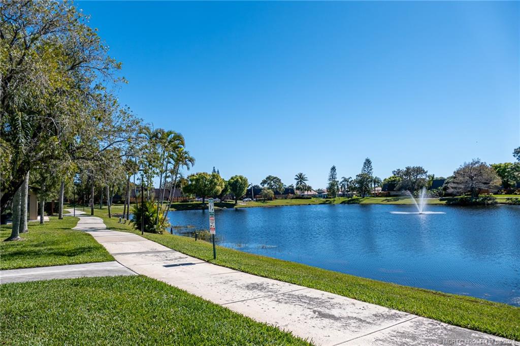 5925 SE Windsong Lane