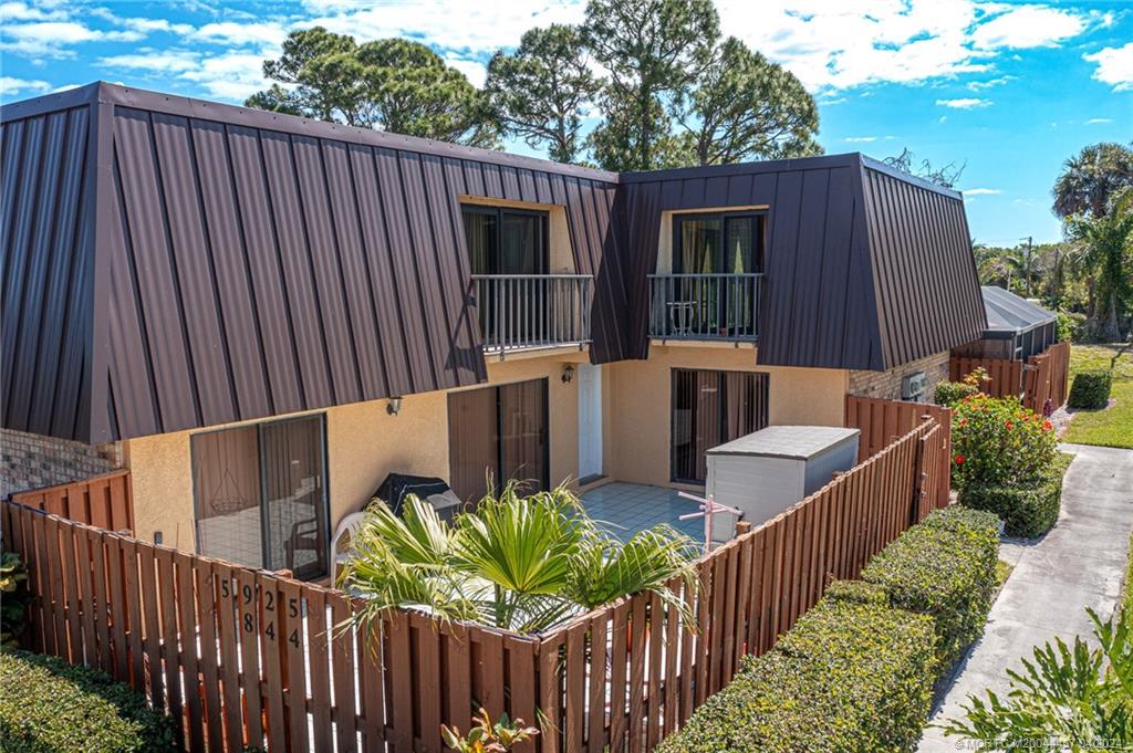 5925 SE Windsong Lane