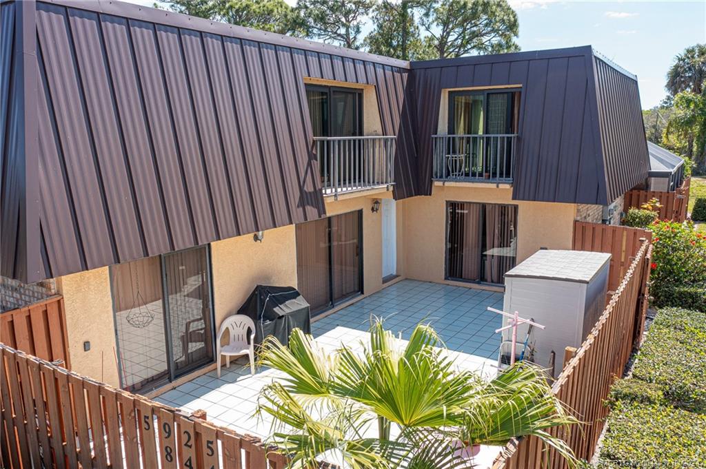 5925 SE Windsong Lane