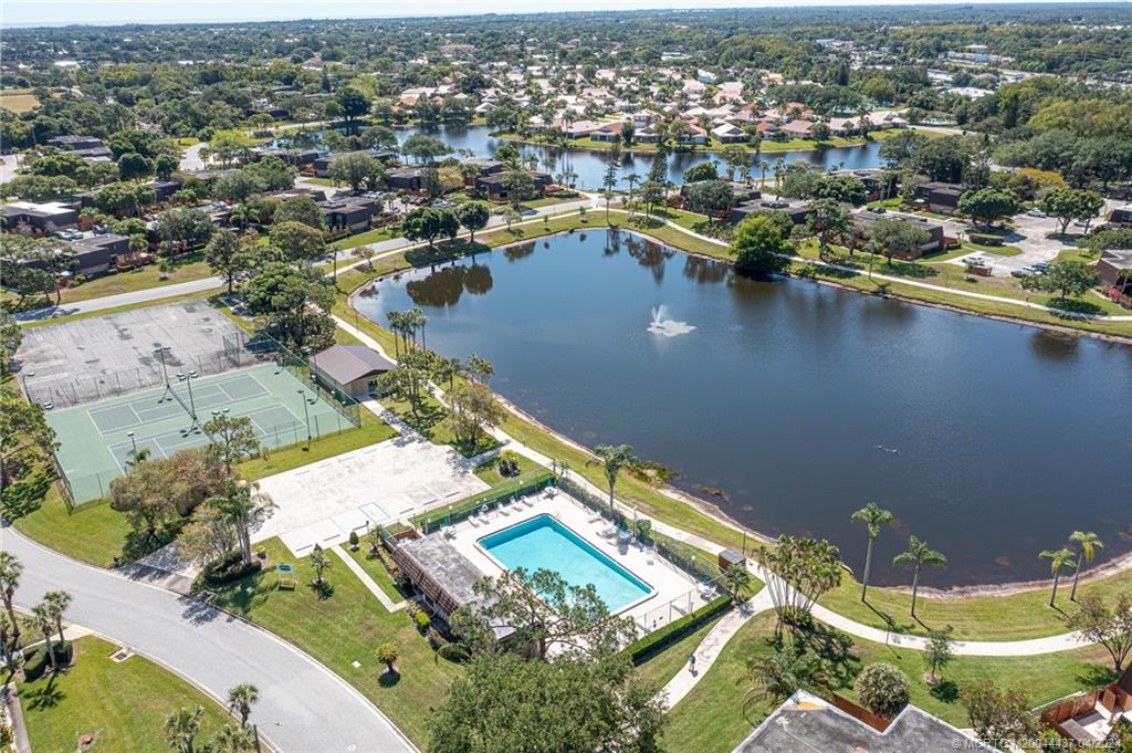 5925 SE Windsong Lane