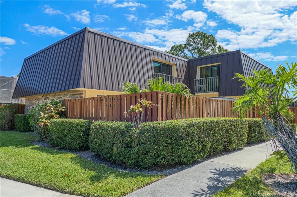 5925 SE Windsong Lane