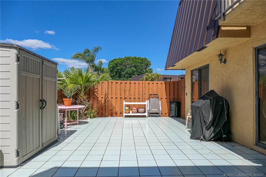 5925 SE Windsong Lane