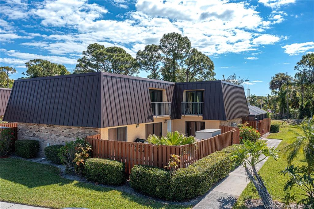 5925 SE Windsong Lane