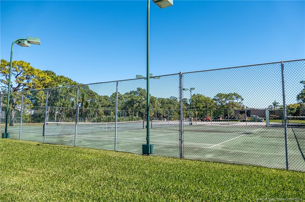 5925 SE Windsong Lane