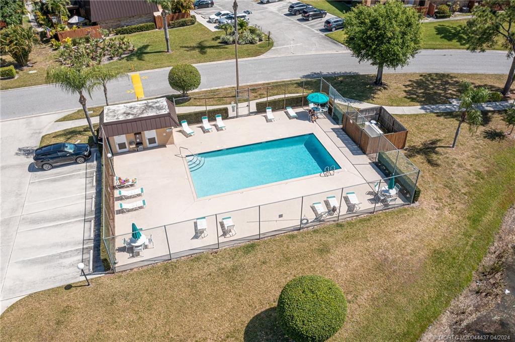 5925 SE Windsong Lane