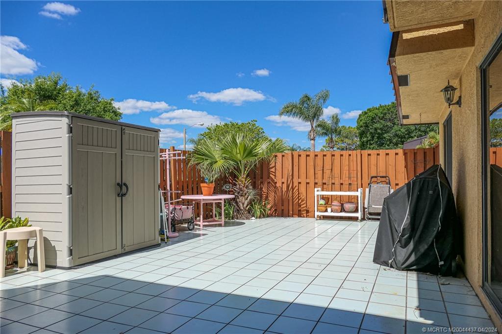 5925 SE Windsong Lane