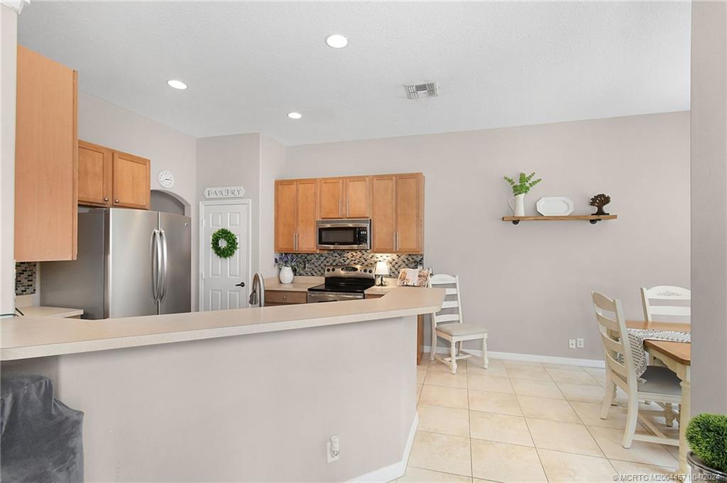 1574 SW Mercedes Avenue