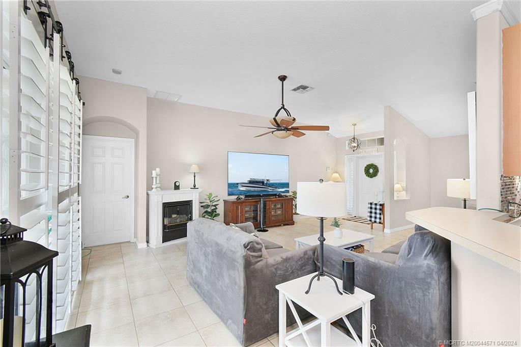 1574 SW Mercedes Avenue