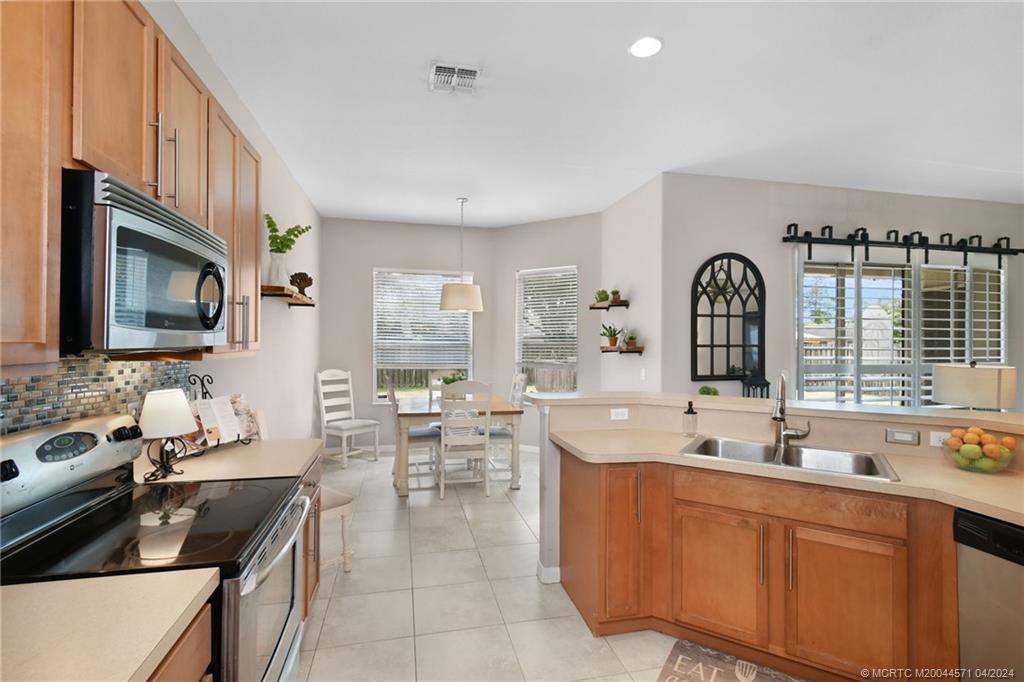 1574 SW Mercedes Avenue