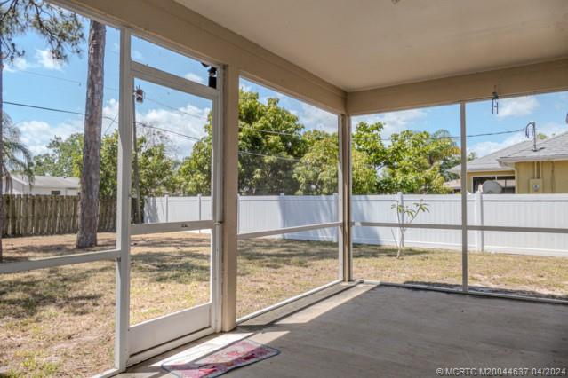 312 SE Huron Terrace