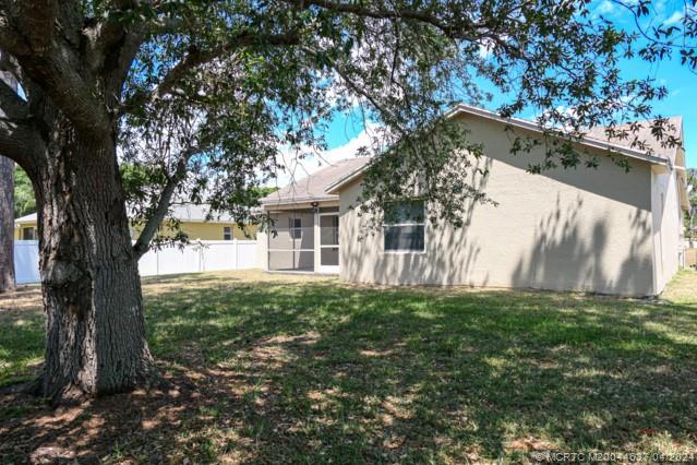 312 SE Huron Terrace