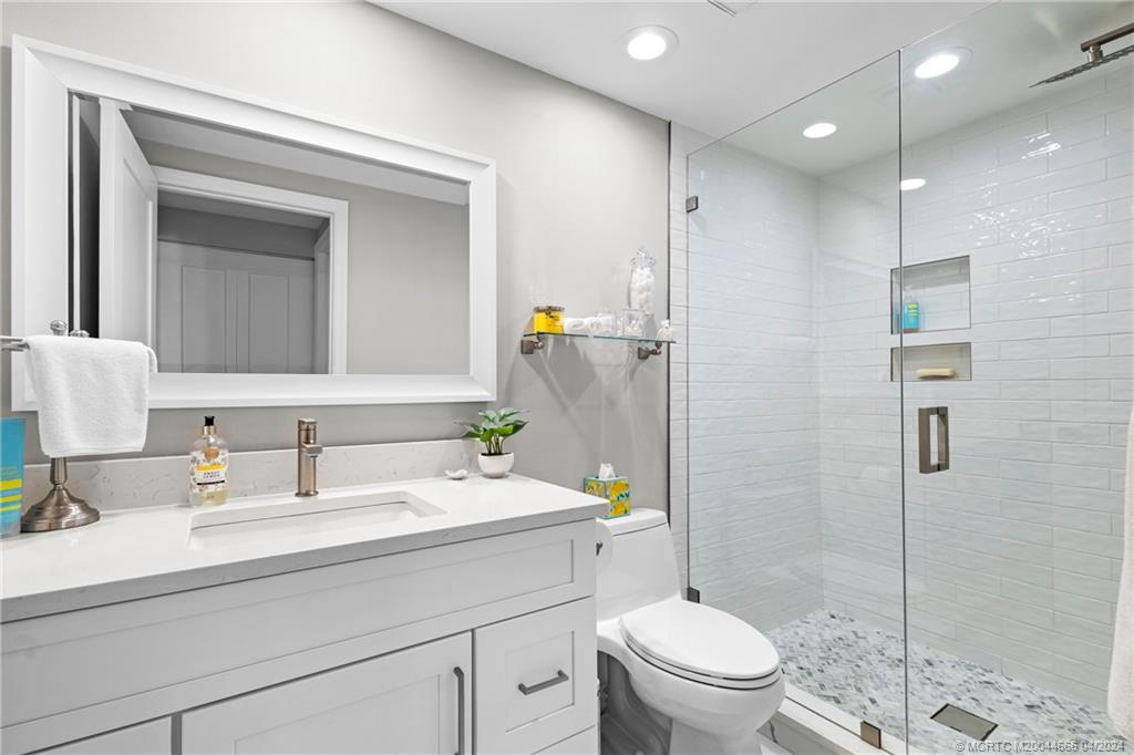 184 NE Edgewater Drive 1202