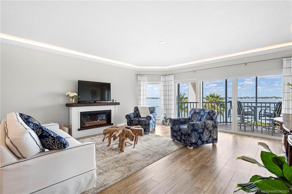 184 NE Edgewater Drive 1202