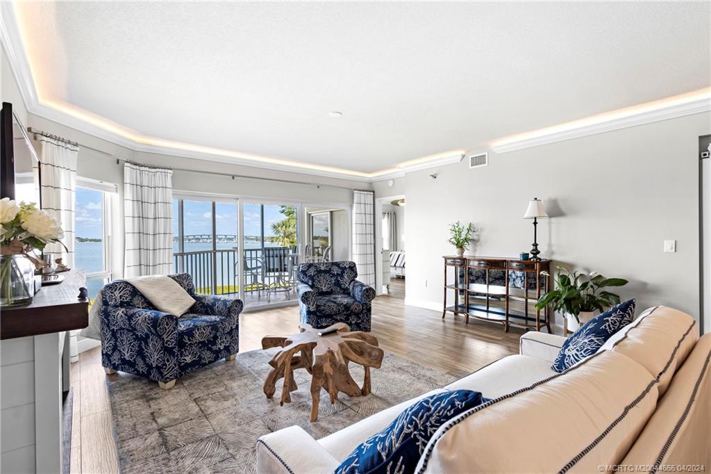 184 NE Edgewater Drive 1202