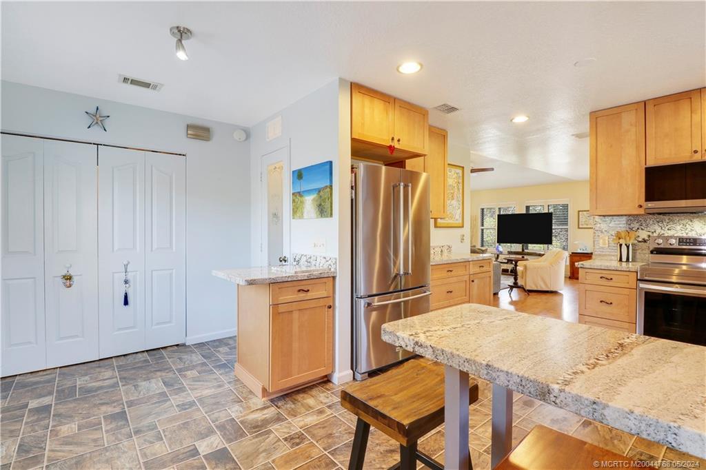 5662 SE Schooner Oaks Way