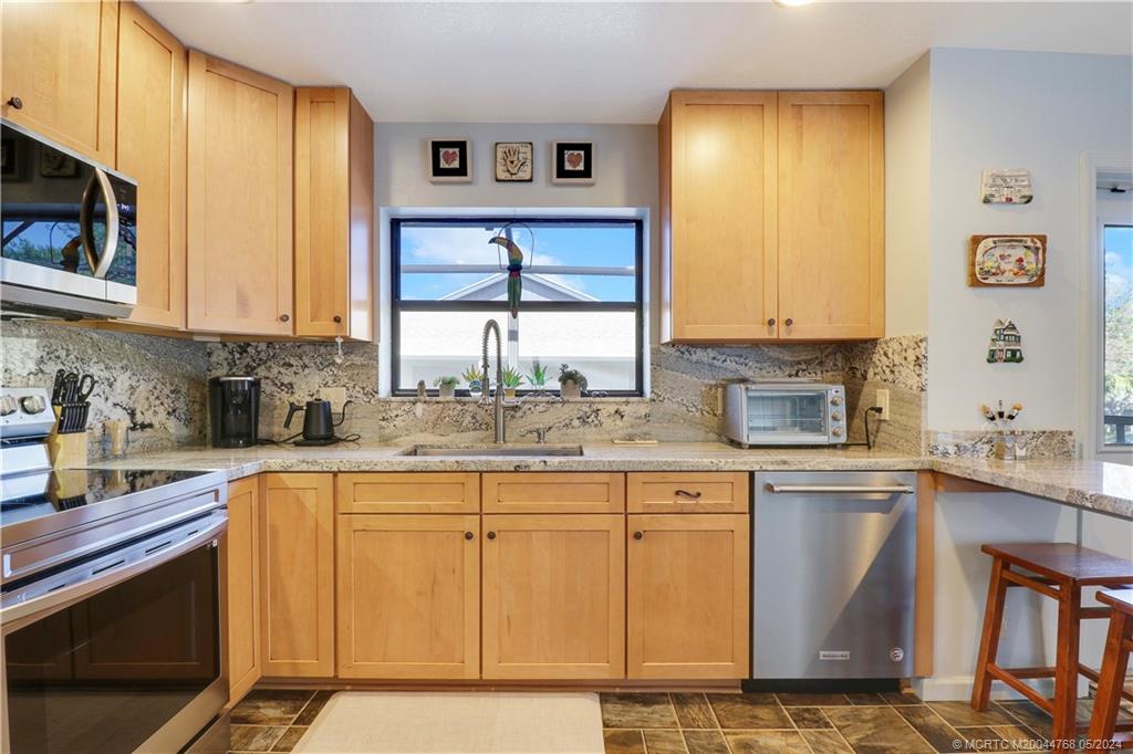 5662 SE Schooner Oaks Way