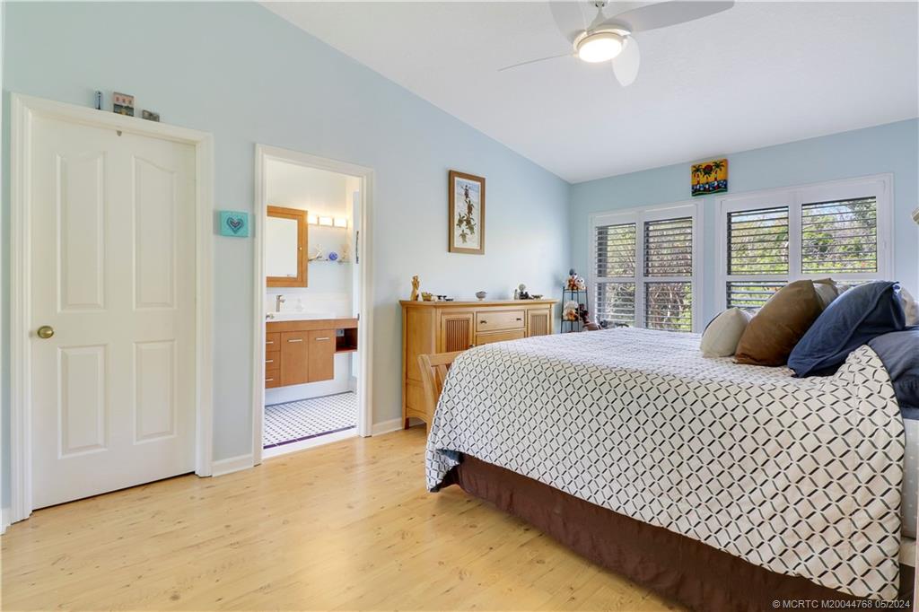 5662 SE Schooner Oaks Way