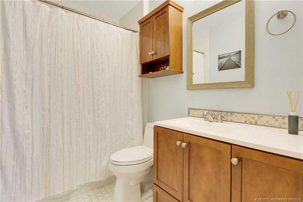 5662 SE Schooner Oaks Way