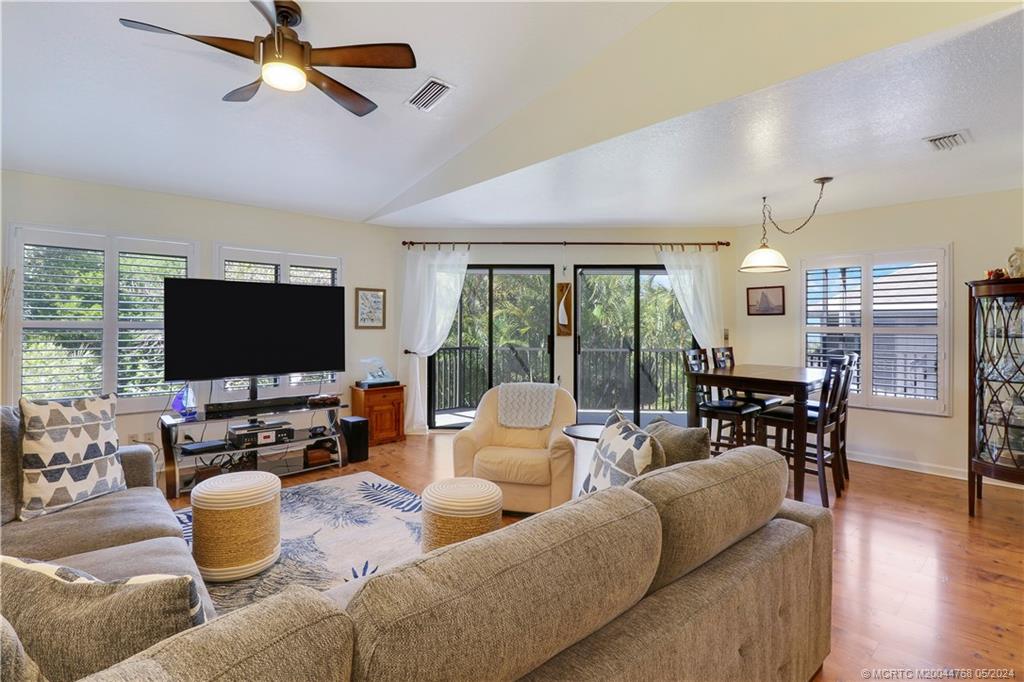 5662 SE Schooner Oaks Way