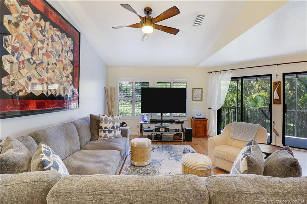 5662 SE Schooner Oaks Way