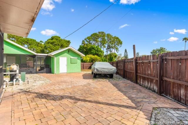 102 NE Dominican Terrace