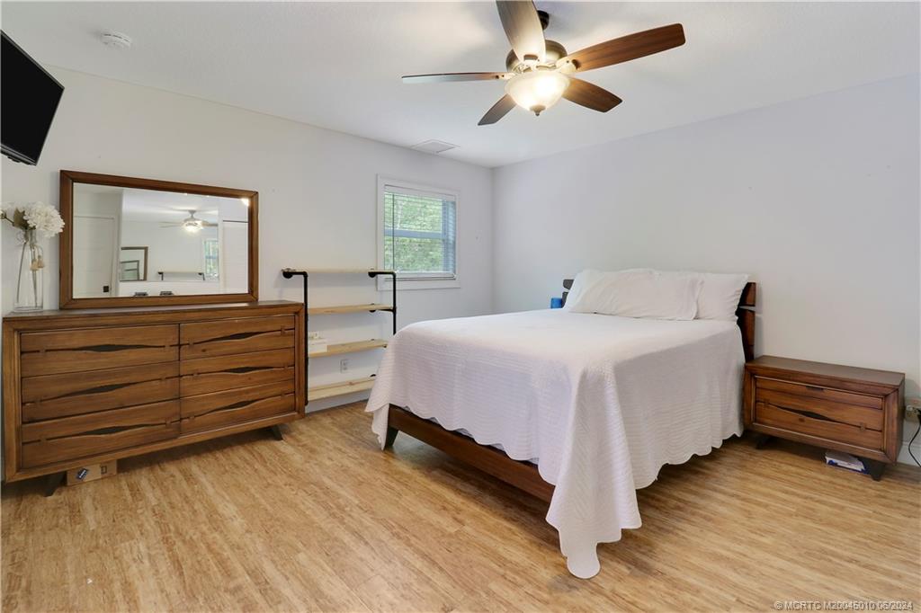 5266 SW Leeward Lane