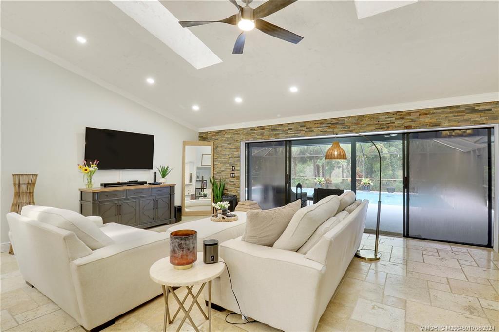 5266 SW Leeward Lane