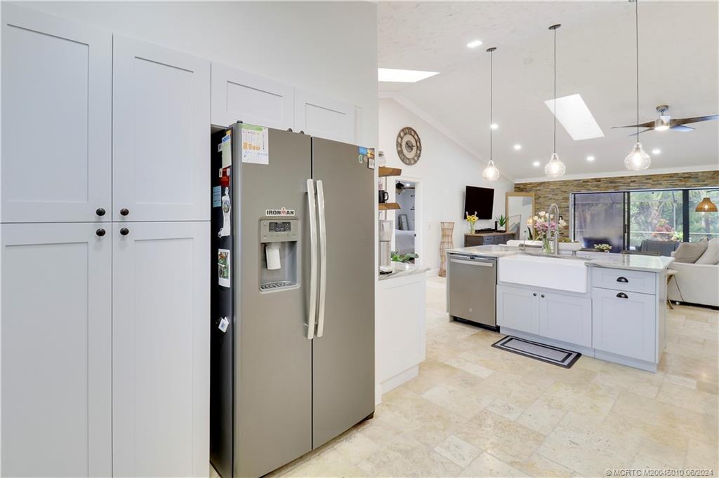 5266 SW Leeward Lane