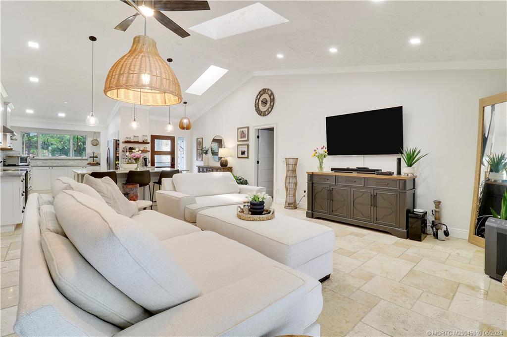 5266 SW Leeward Lane