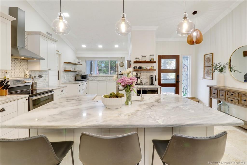 5266 SW Leeward Lane