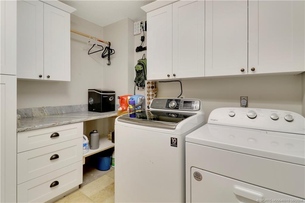 5266 SW Leeward Lane