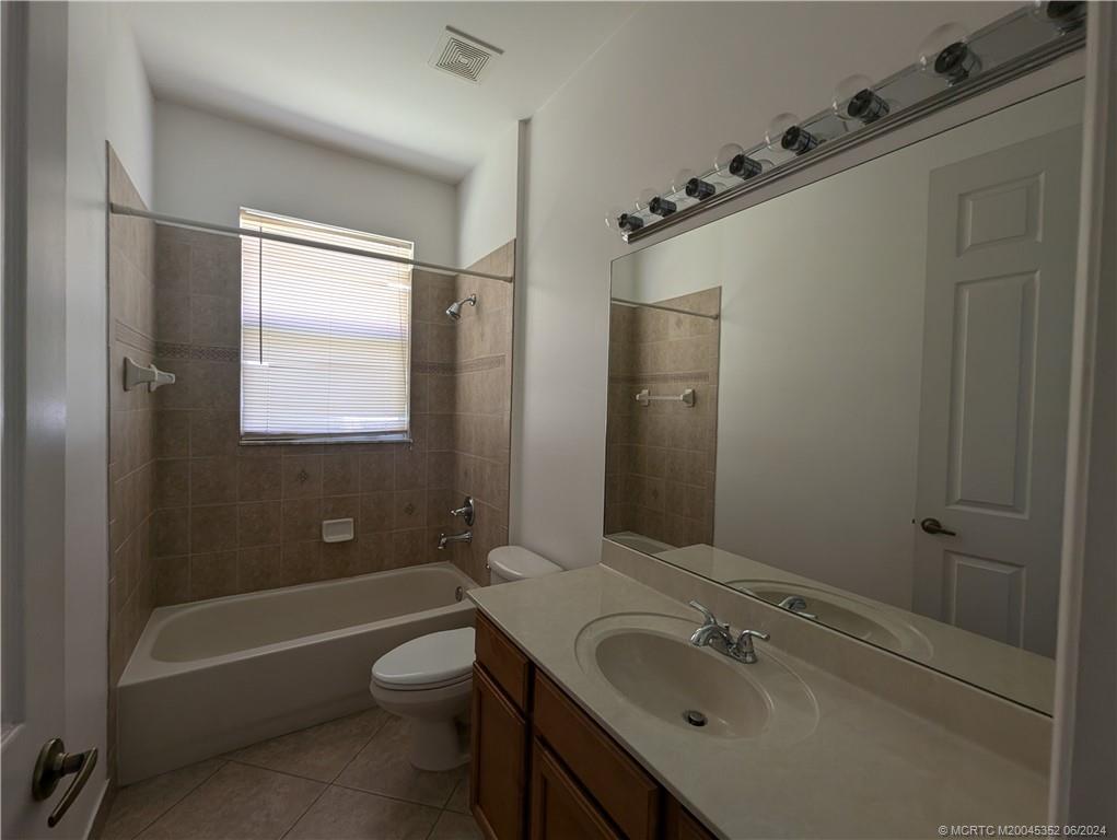 1468 SE Conference Circle