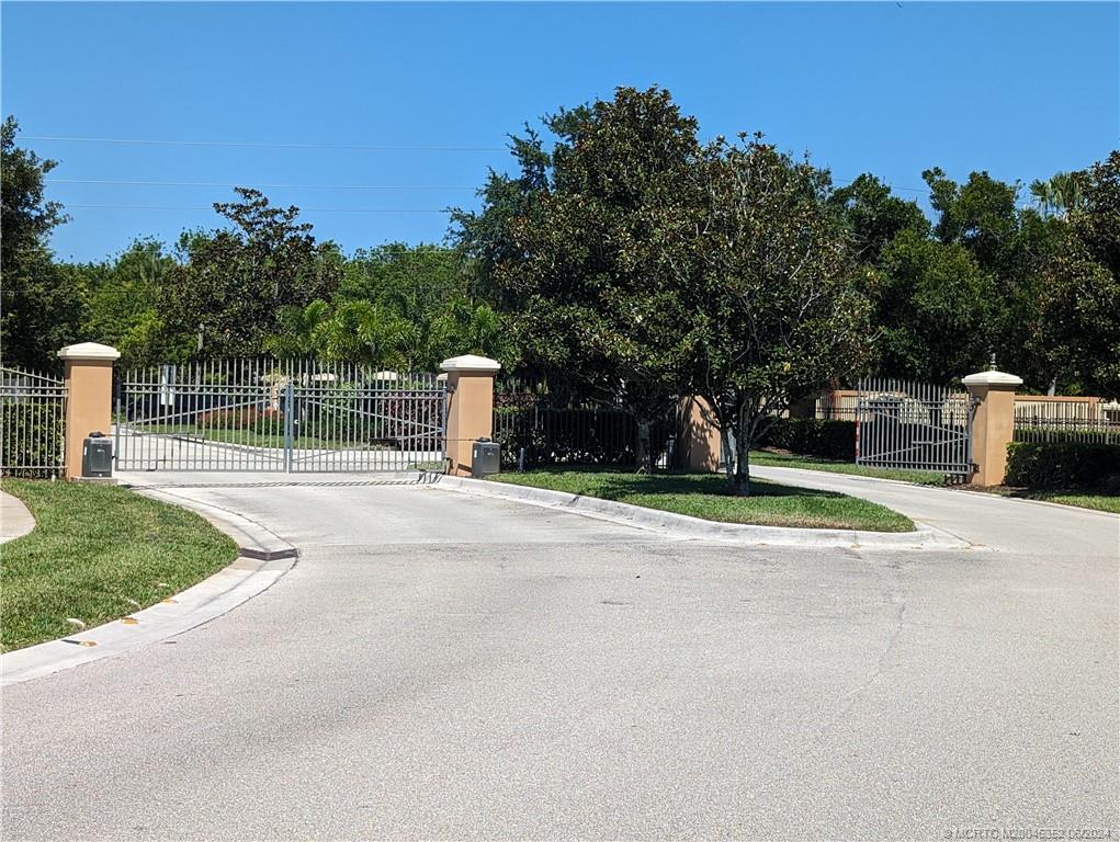 1468 SE Conference Circle