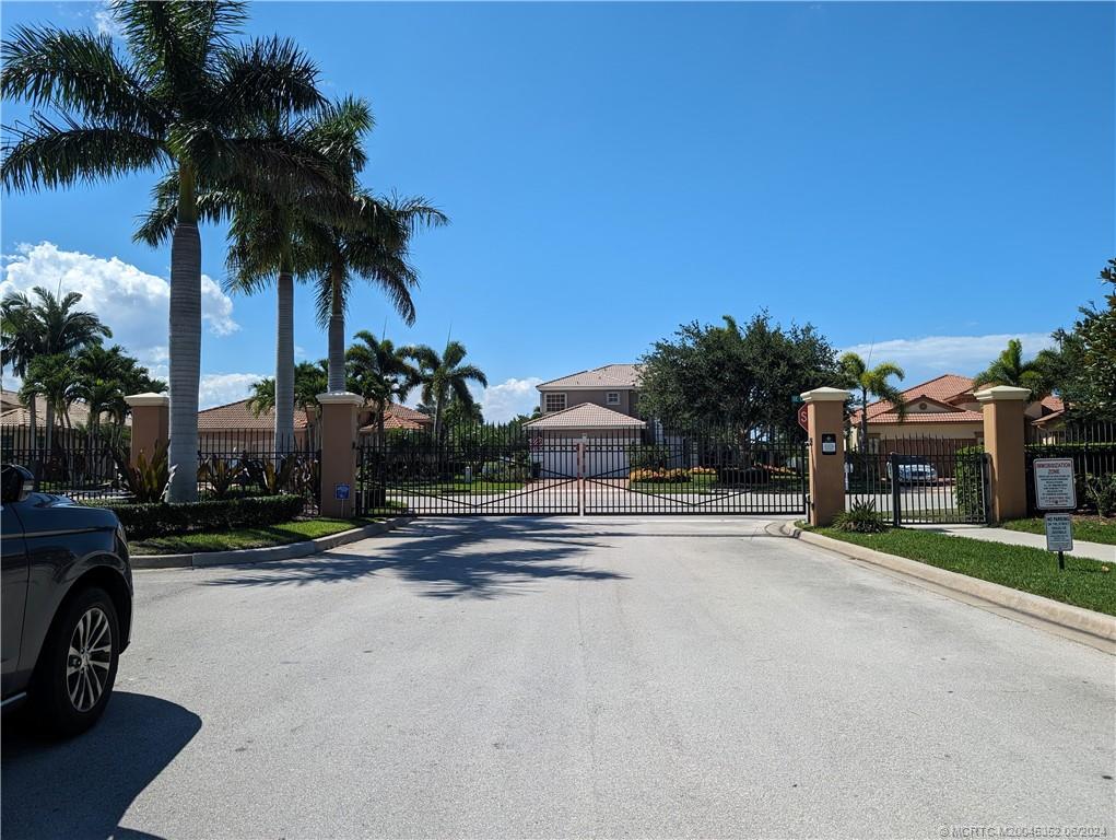 1468 SE Conference Circle