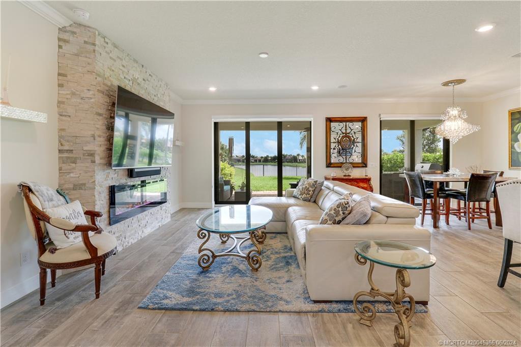 775 SE Villandry Way