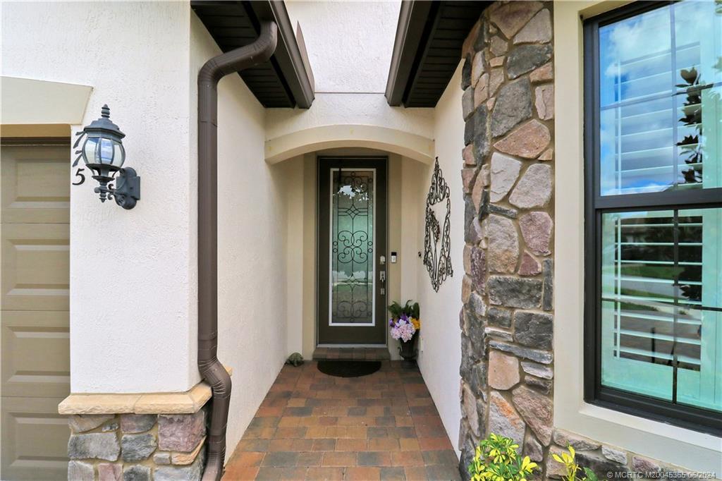 775 SE Villandry Way