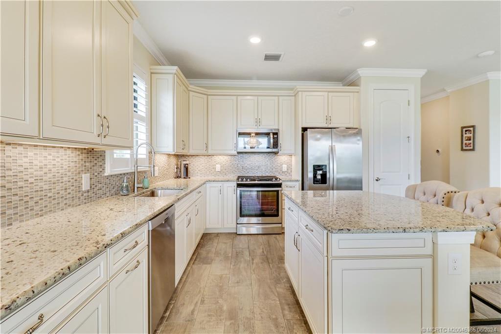 775 SE Villandry Way