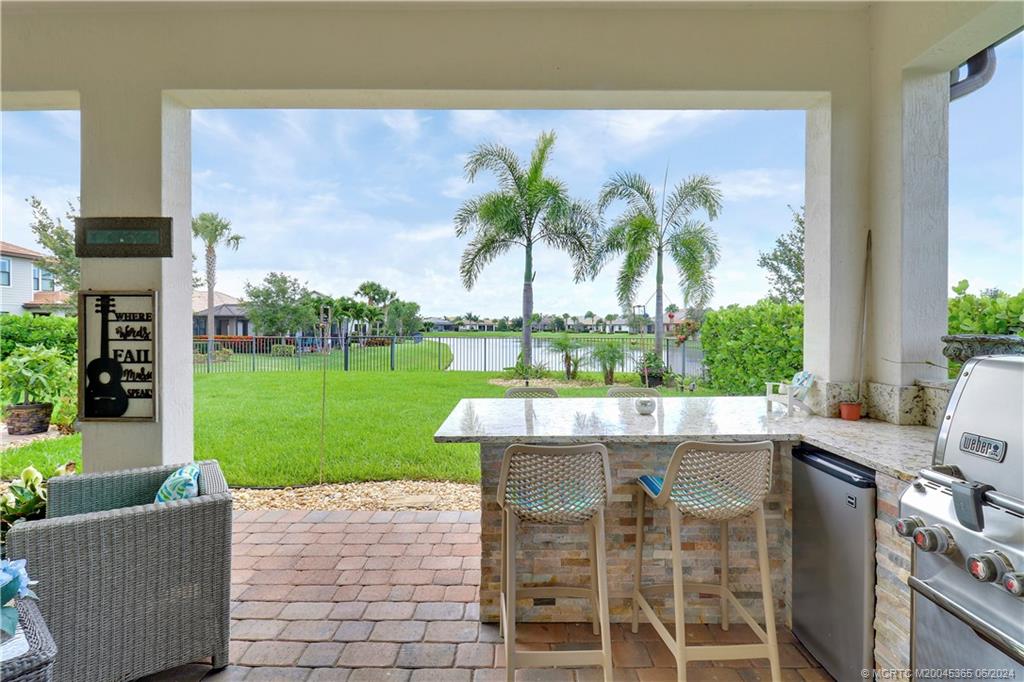 775 SE Villandry Way