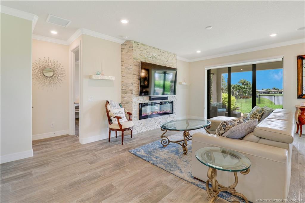 775 SE Villandry Way