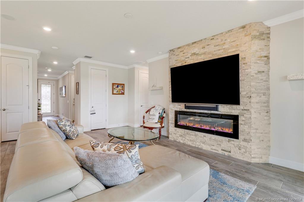 775 SE Villandry Way