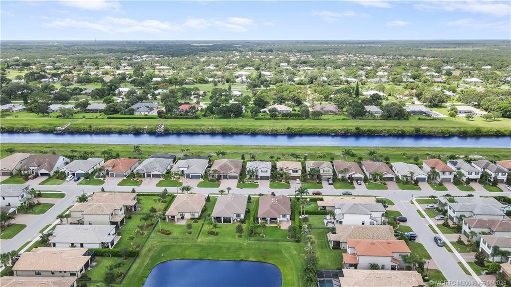 775 SE Villandry Way