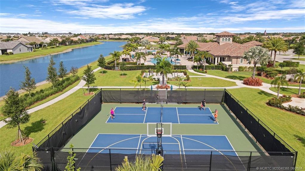 775 SE Villandry Way