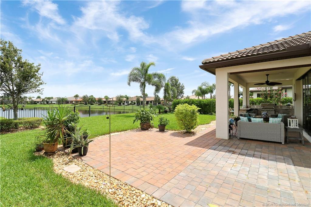 775 SE Villandry Way