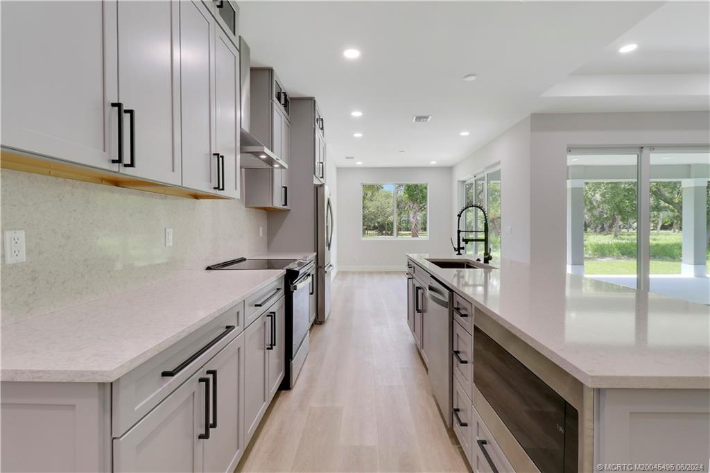 1133 NE Orange Avenue